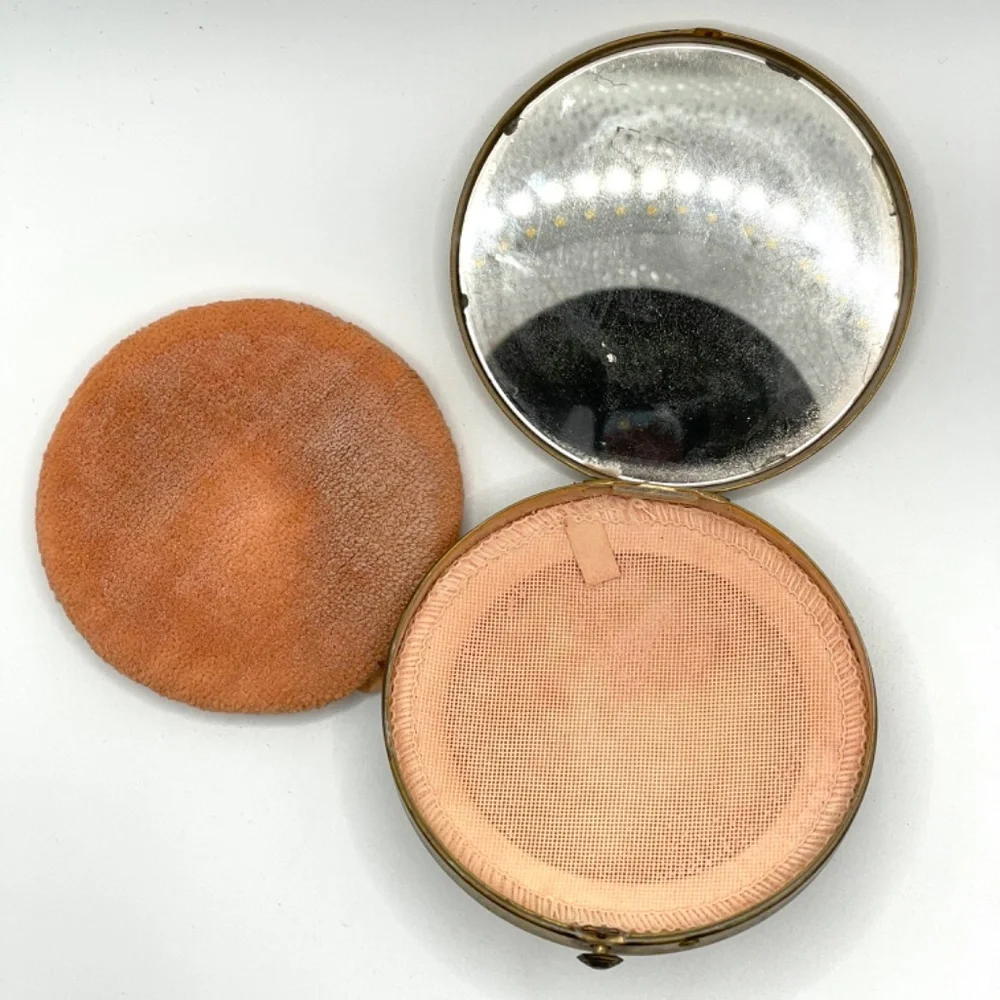 Dorset Fifth Avenue Engraved Design Vintage Powder Compact